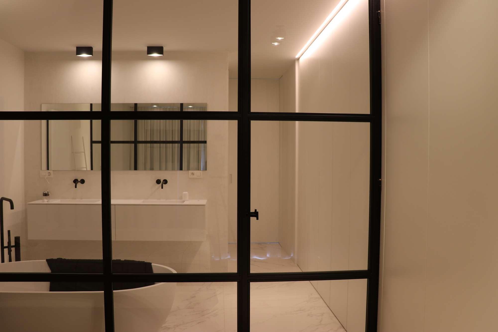 ATA Interieur - Realisatie - Badkamer wit modern